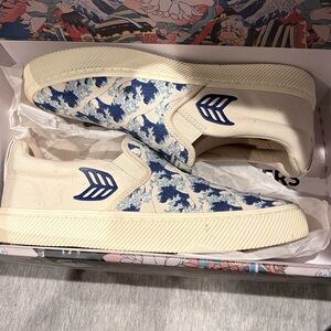 Women’s Cariuma Hokusai Slip-On Wave Off Kanagawa Print Canvas Sneaker sz 9